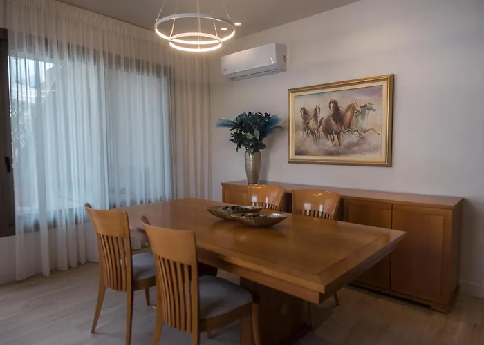 Arvacay Luxury Home